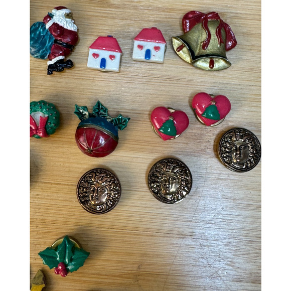 Christmas Button Covers Set Of 19 Resin Plaster Metal Backs - Picture 3 of 6